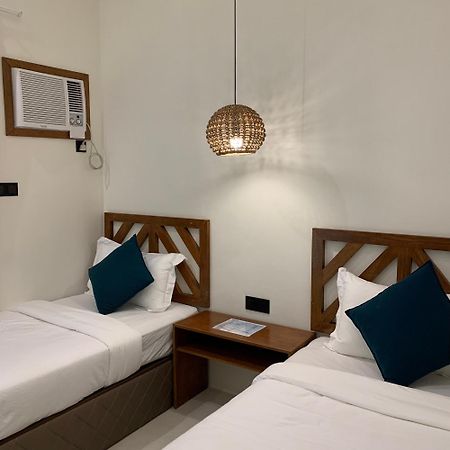 Bahandi Hotel General Luna  Extérieur photo
