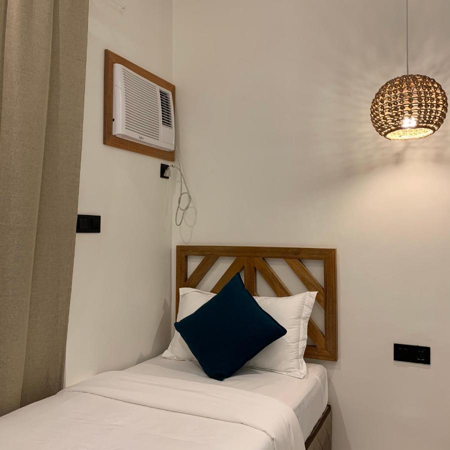Bahandi Hotel General Luna  Extérieur photo