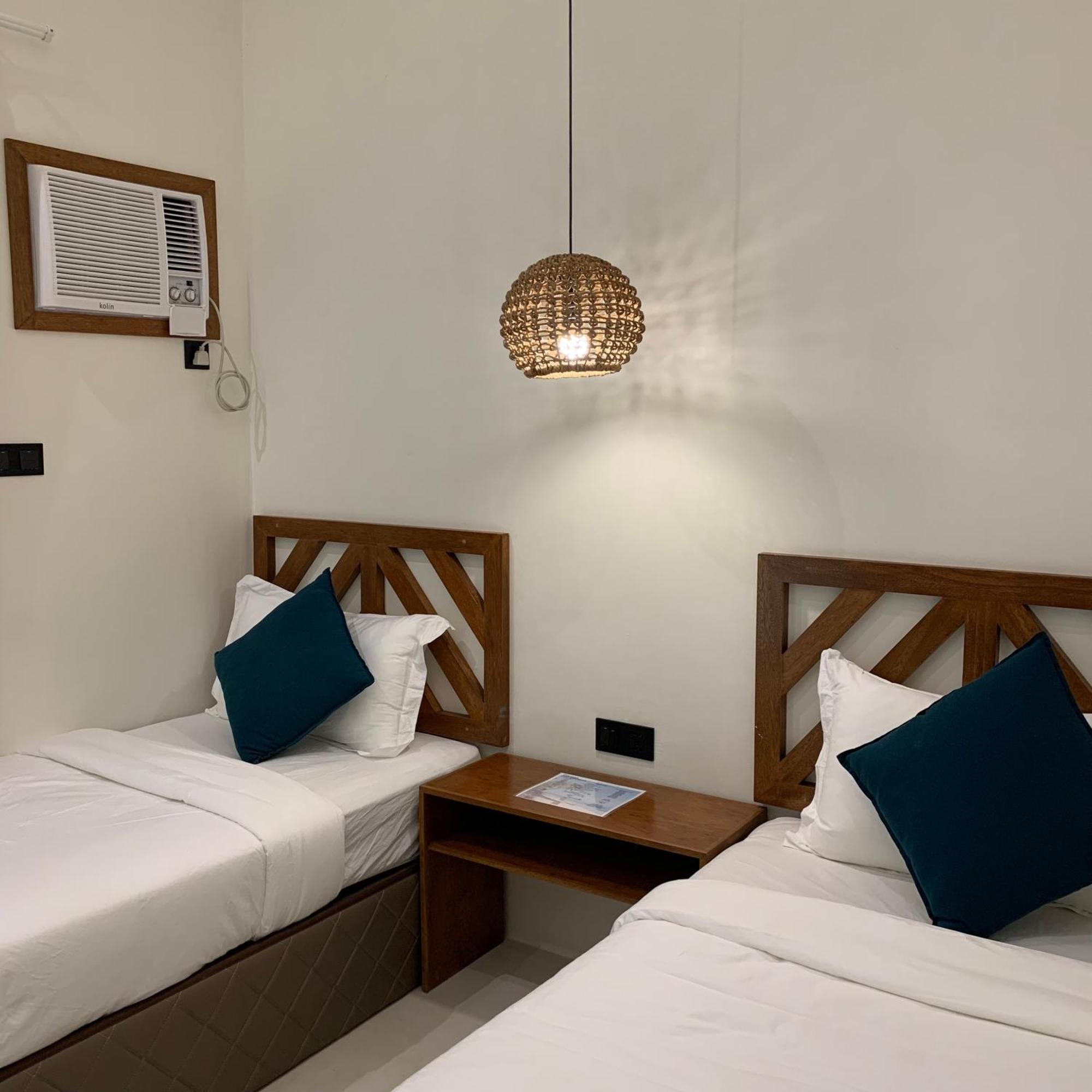 Bahandi Hotel General Luna  Extérieur photo