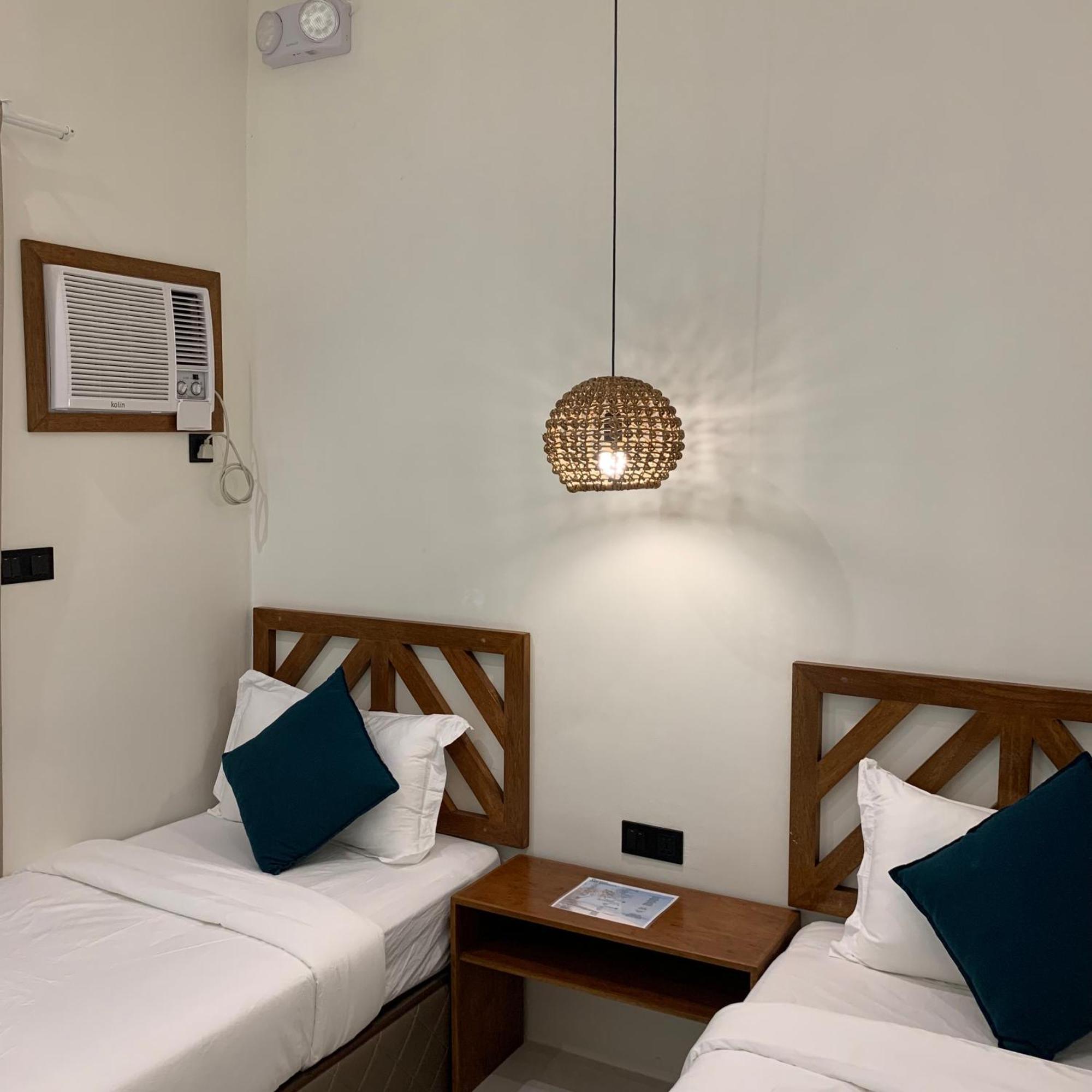 Bahandi Hotel General Luna  Extérieur photo